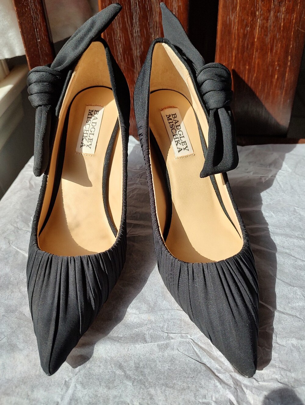 Badgley Mischka Vanessa Black Pointed-Toe Shirred Pumps Side Bow 5.5 NIB